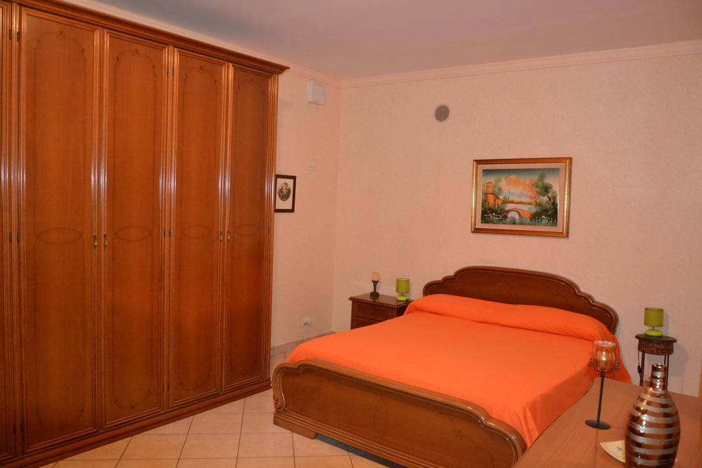 Low Cost La Meridiana Zafferana Etnea Quarto foto
